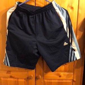 Adidas blue shorts size L has pockets